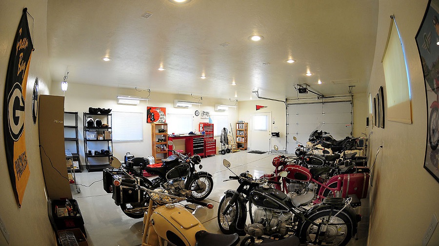 1280px-Man_cave_motorcycles